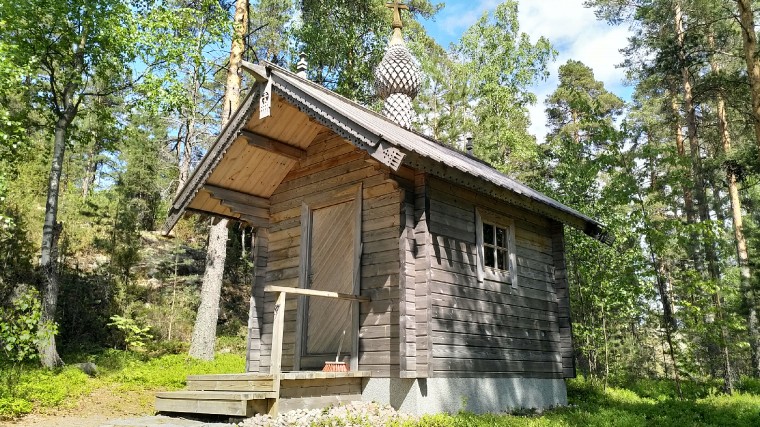 Ilkon skiittasaari tsasounineen on kymisen arvoinen kesretken paikka Suur-Saimaalla.