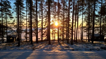 Auringonnousu Kyläniemen Munkinrannassa lauantaina 11.2.2017 aamulla.